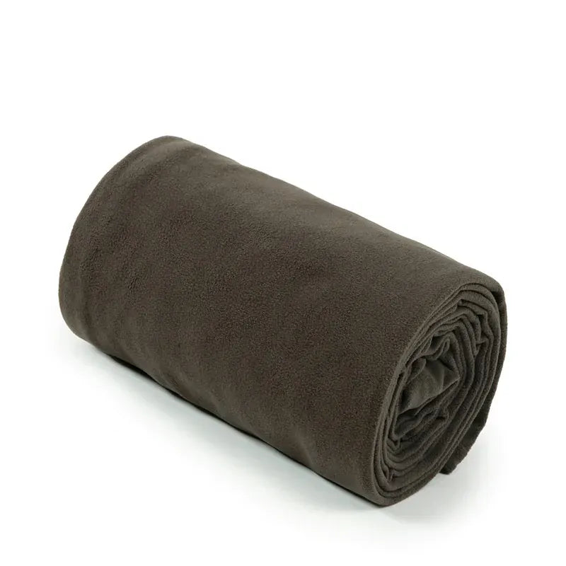 Drap thermique trekking Passion Randonnee replie dans sa pochette de transport compacte.