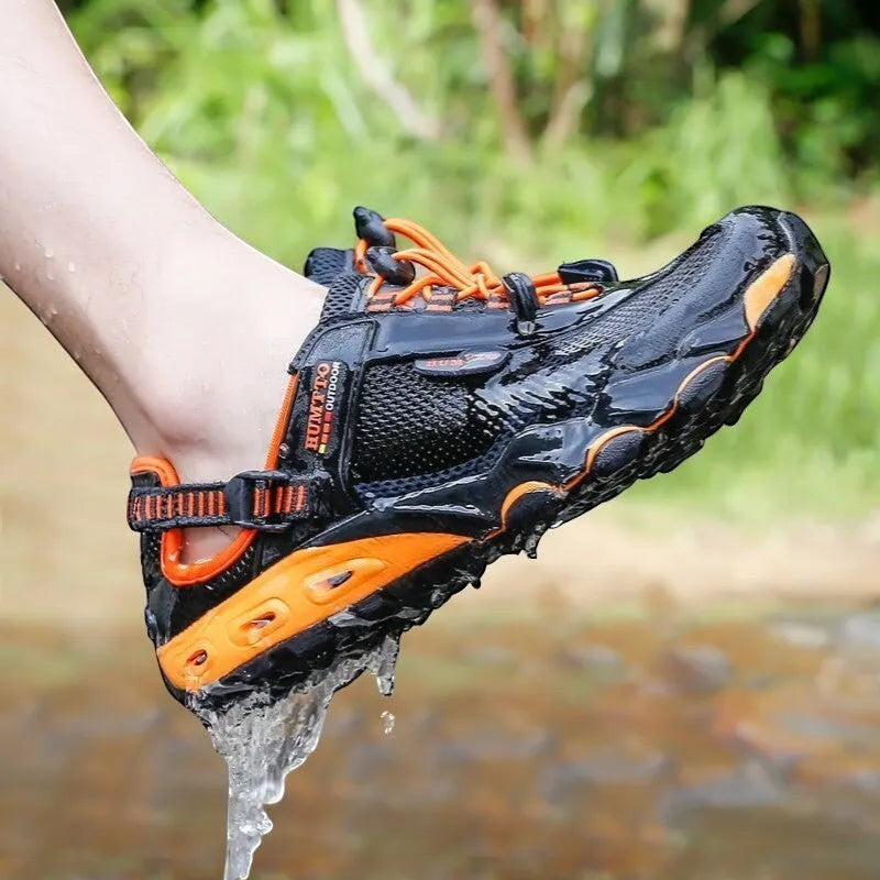 Chaussures de randonnee aquatique homme utilisees dans l eau avec evacuation rapide et maintien confortable.