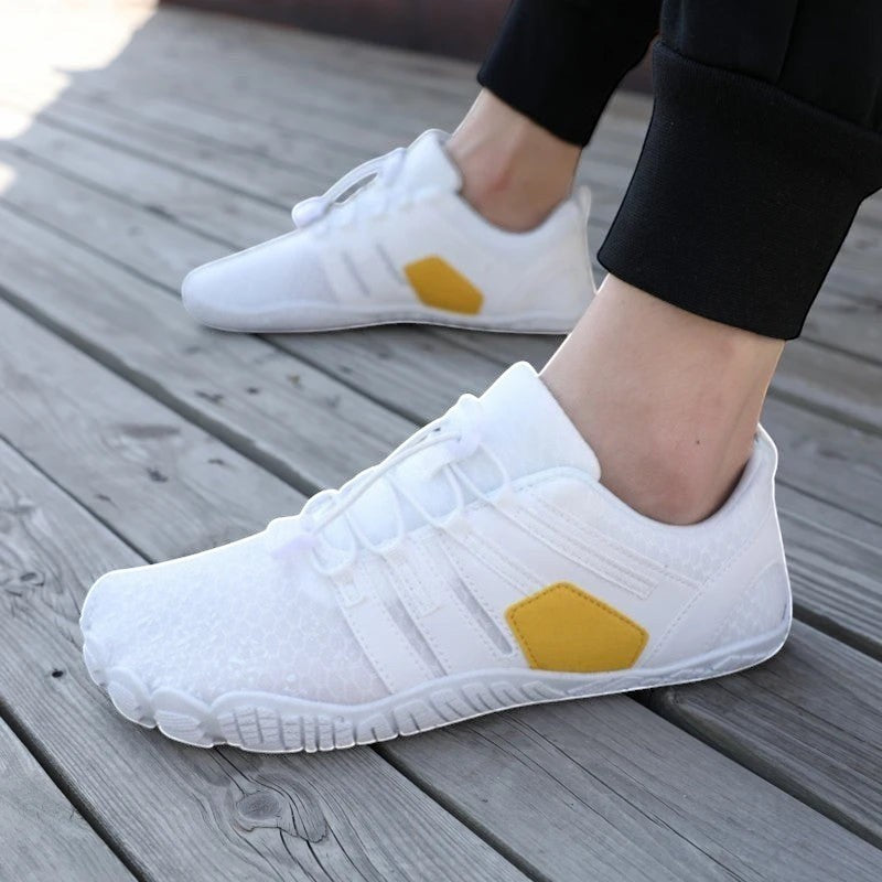 Chaussures de randonnée aquatique blanches légères avec bon maintien et confort pour un usage quotidien.