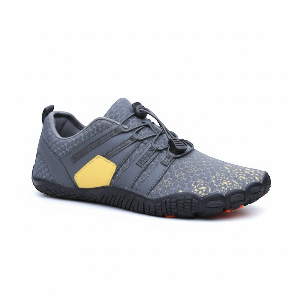 Chaussures de randonnée aquatique gris légères avec semelle flexible et bonne adhérence sur terrain humide.