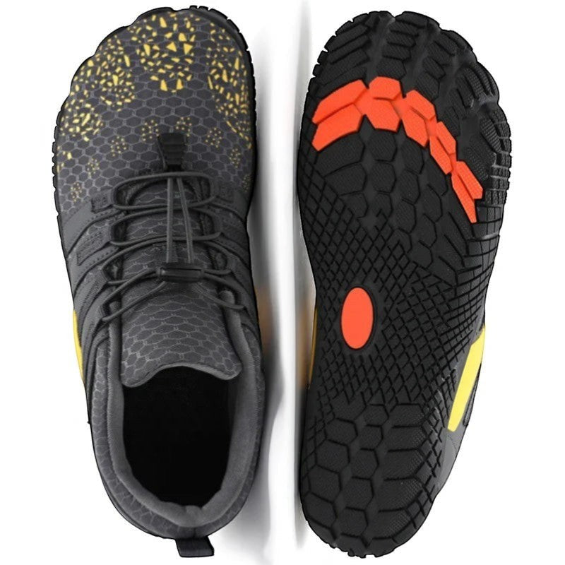 Chaussures de randonnée aquatique gris avec semelle crantée assurant stabilité et traction.