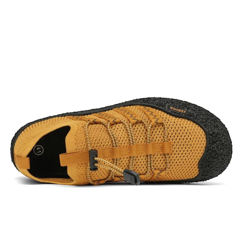 Chaussures de randonnée aquatique jaune vue dessus avec système de laçage rapide.