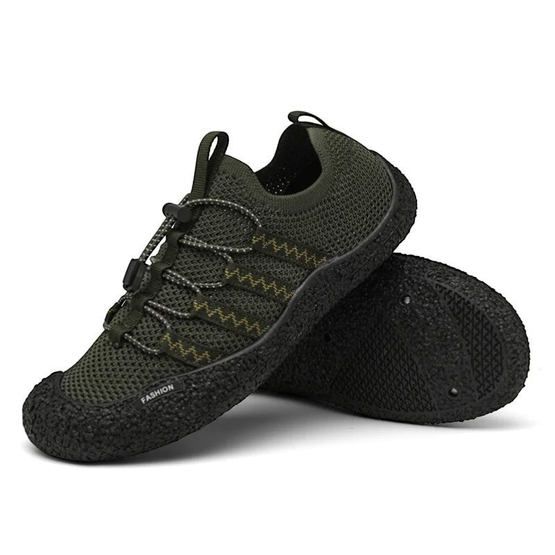 Chaussures de randonnée aquatique vert avec design respirant et confort pour longues marches.