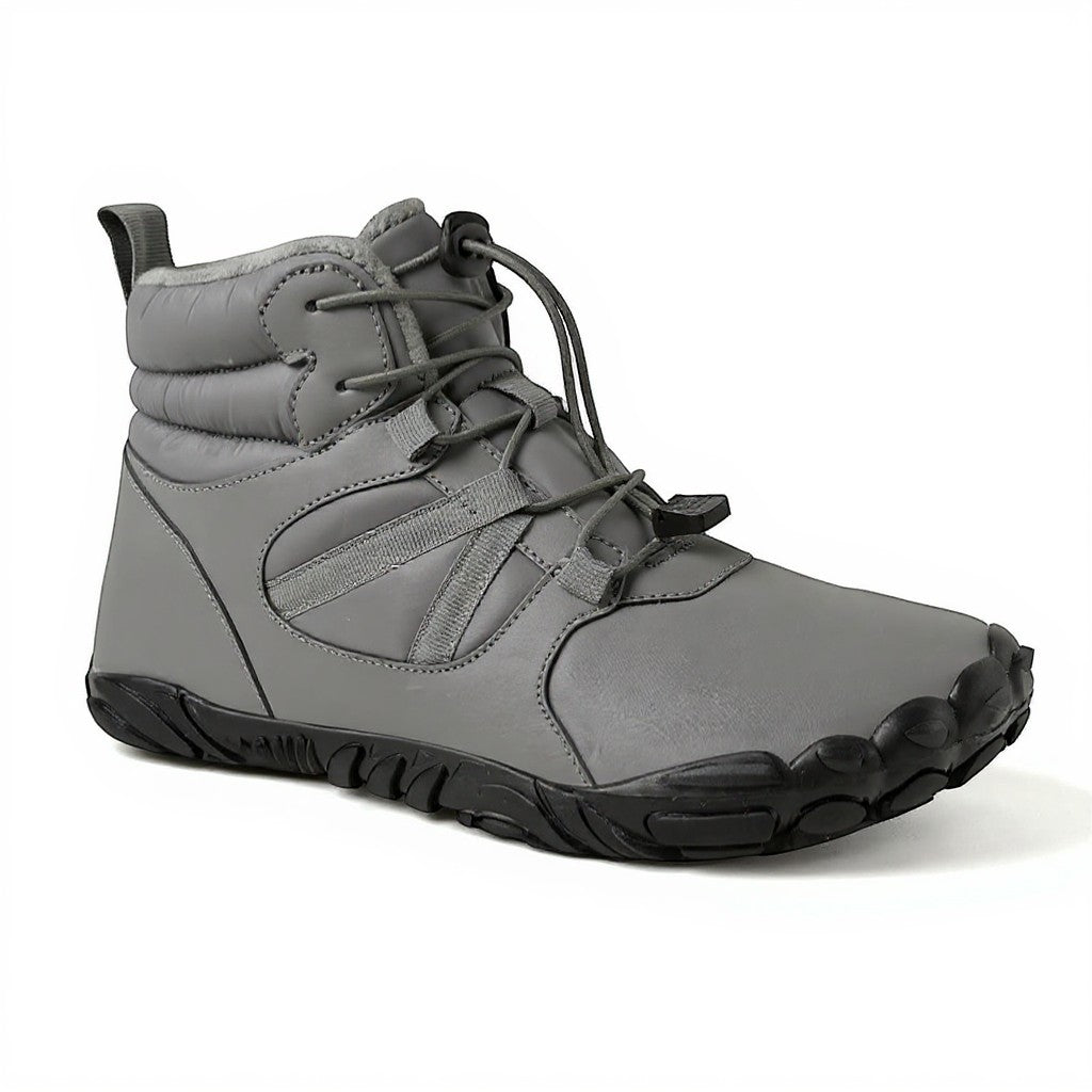 Chaussures de randonnée hiver femme gris avec semelle accrocheuse et confort en conditions froides.