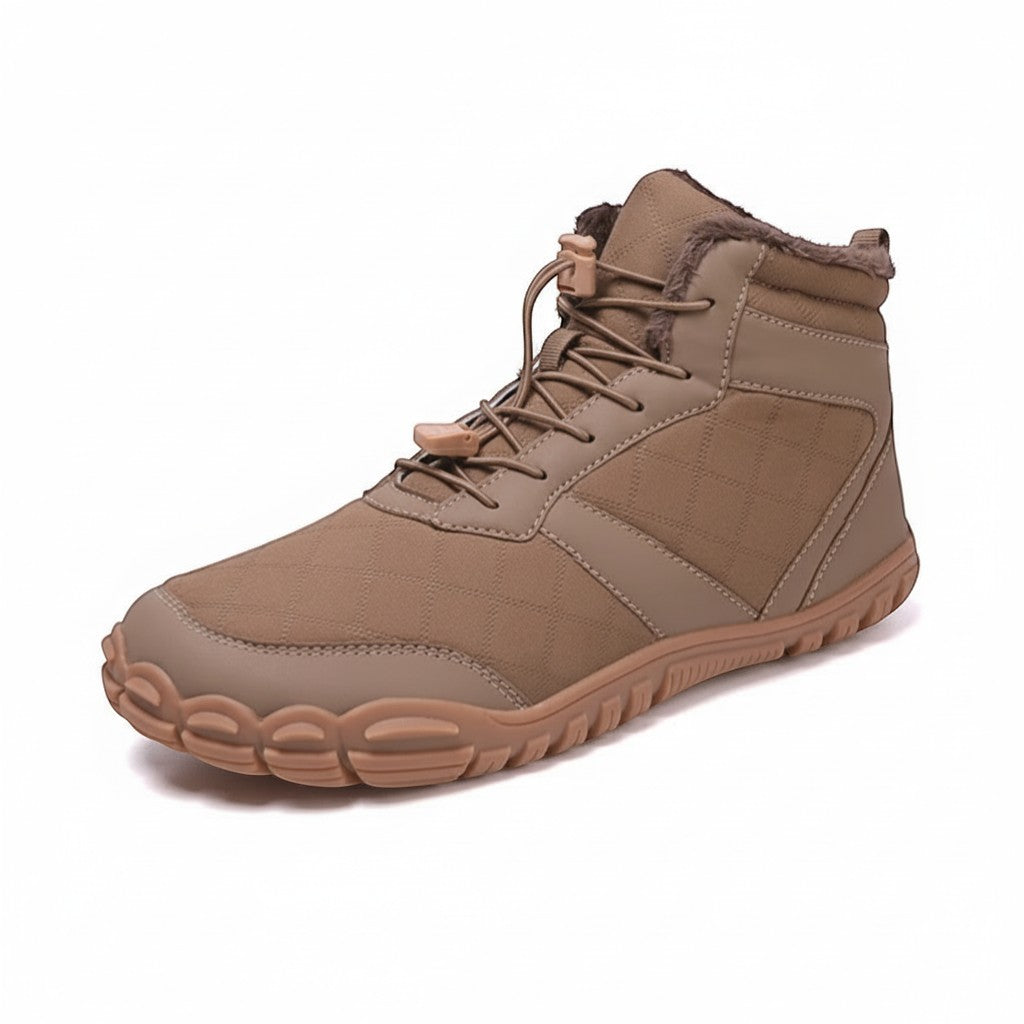 Chaussures de randonnée hiver femme marron avec intérieur chaud et semelle confortable.