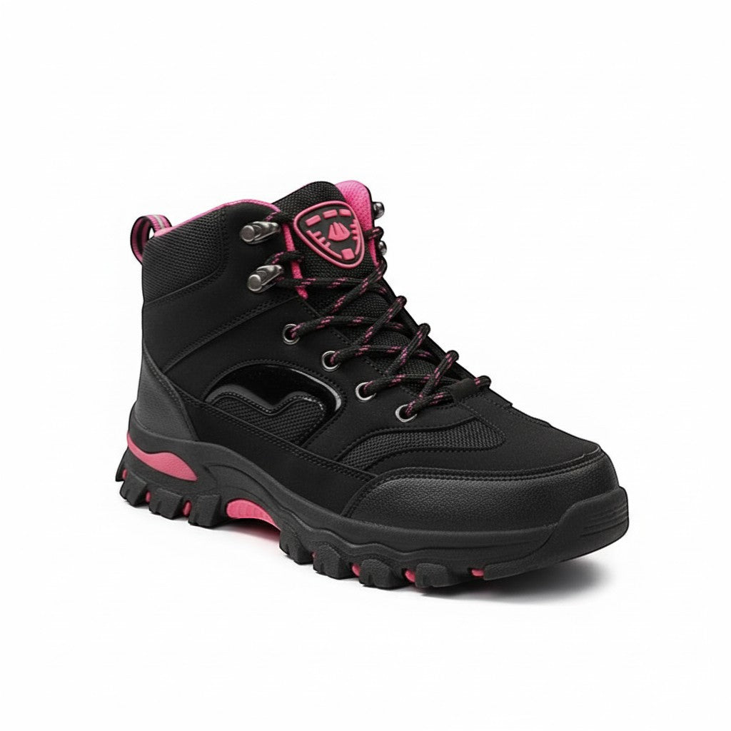 Chaussures de randonnée hiver femme noir et rose avec bonne stabilité et protection pour les sorties hivernales.