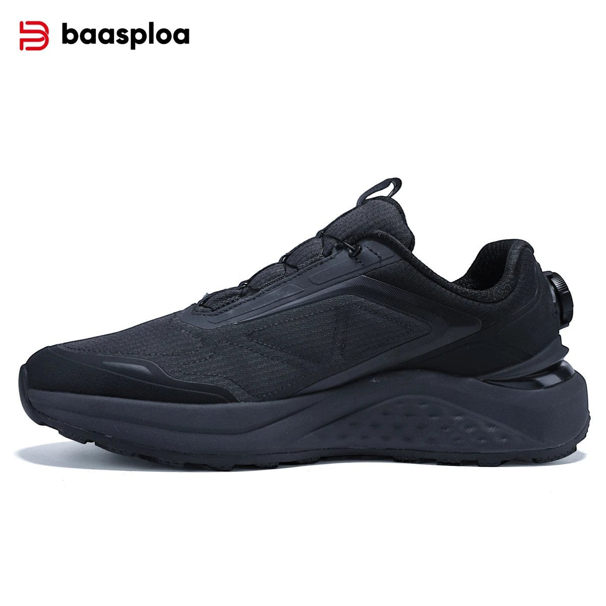 Chaussures de randonnée pour homme en noir carbone avec semelle épaisse. Ce modèle assure un bon amorti et une stabilité renforcée.