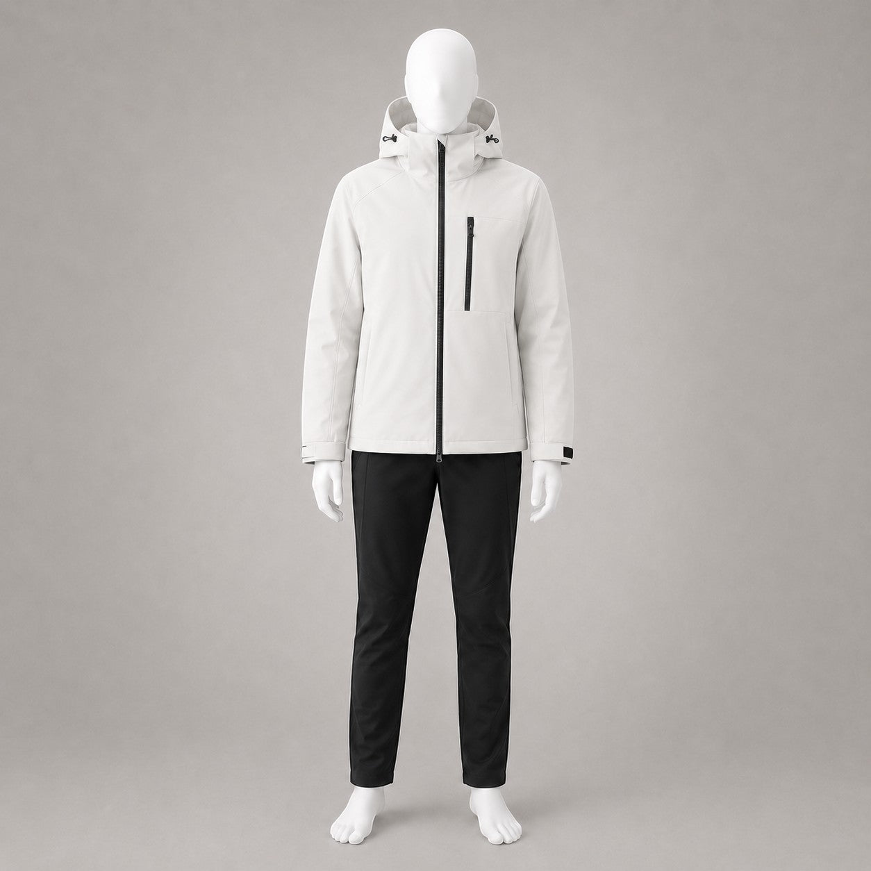 Ensemble de randonnée femme blanc et noir Passion Randonnée avec veste coupe-vent à capuche et pantalon noir, idéal pour les activités extérieures.