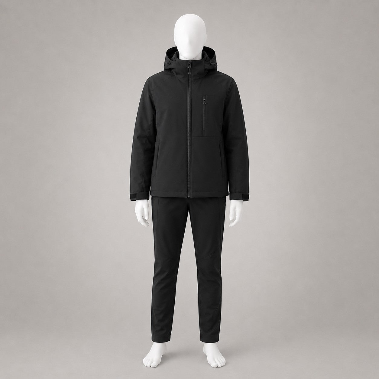 Ensemble de randonnée femme noir Passion Randonnée avec veste à capuche, fermeture centrale et pantalon assorti pour un style sobre et pratique.