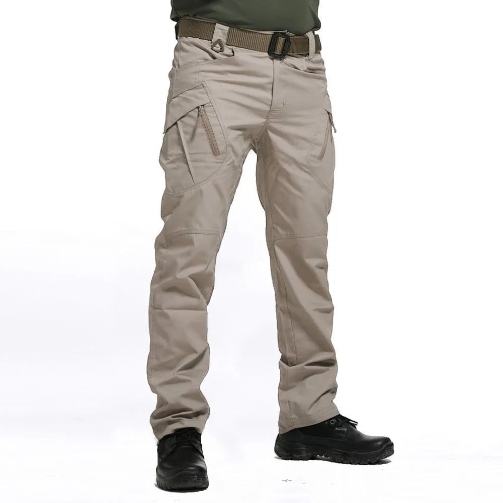 Pantalon de randonnée pour homme « Passion Randonnée » en polyester beige, de coupe droite, doté de multiples poches zippées.