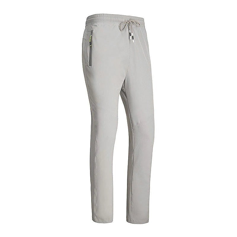 Pantalon de randonnée homme gris clair Passion Randonnée, présenté seul sur fond uni avec coupe légère et poches zippées.