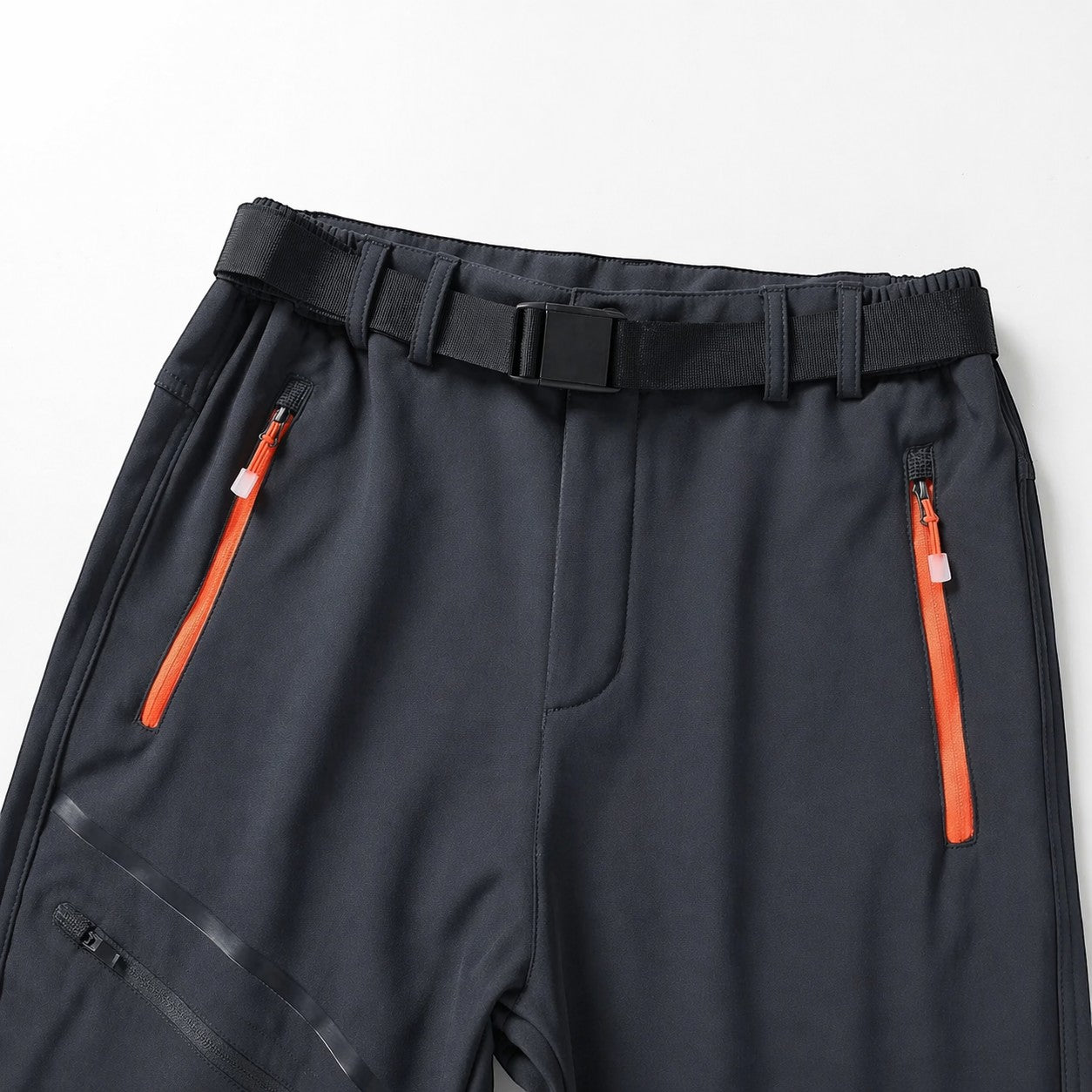 Pantalon de randonnée d'hiver isolant pour homme Passion Randonnée, gris foncé, avec poches zippées orange et ceinture noire.