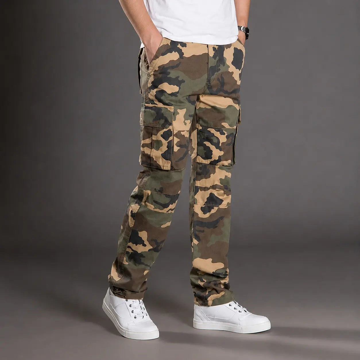 Pantalon treillis camouflage pour homme Passion Randonnée, présenté sur fond uni avec poches latérales et coupe droite.