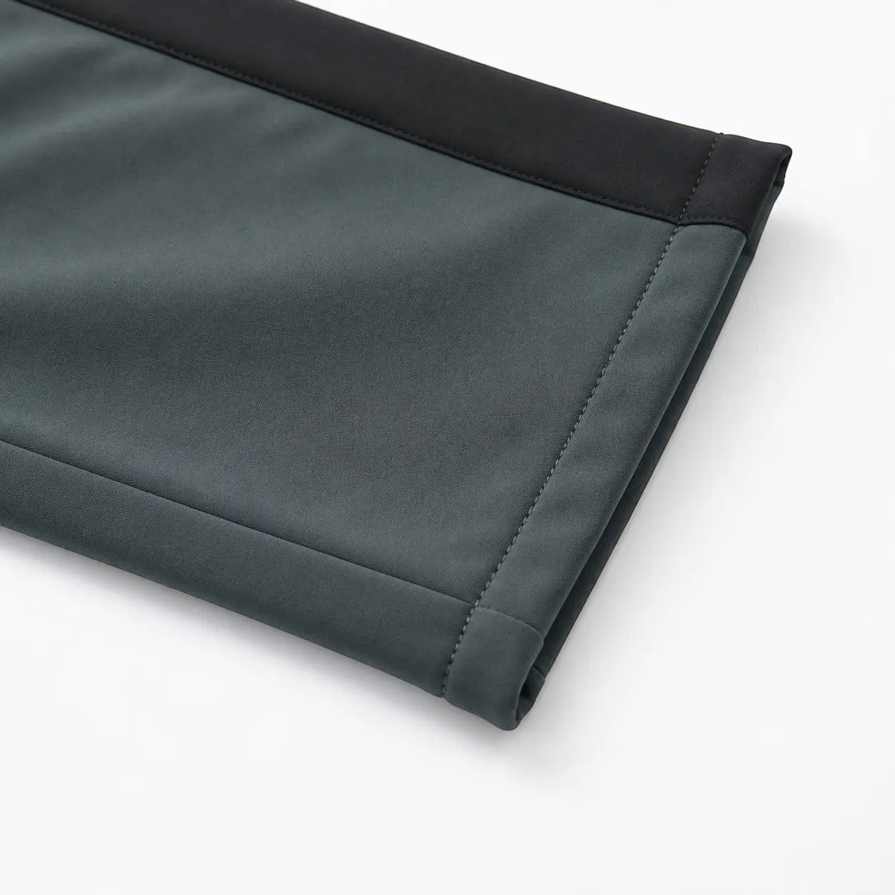 Pantalon de randonnée chaud pour homme Passion Randonnée, en polyester gris foncé avec des touches de noir et des coutures renforcées.