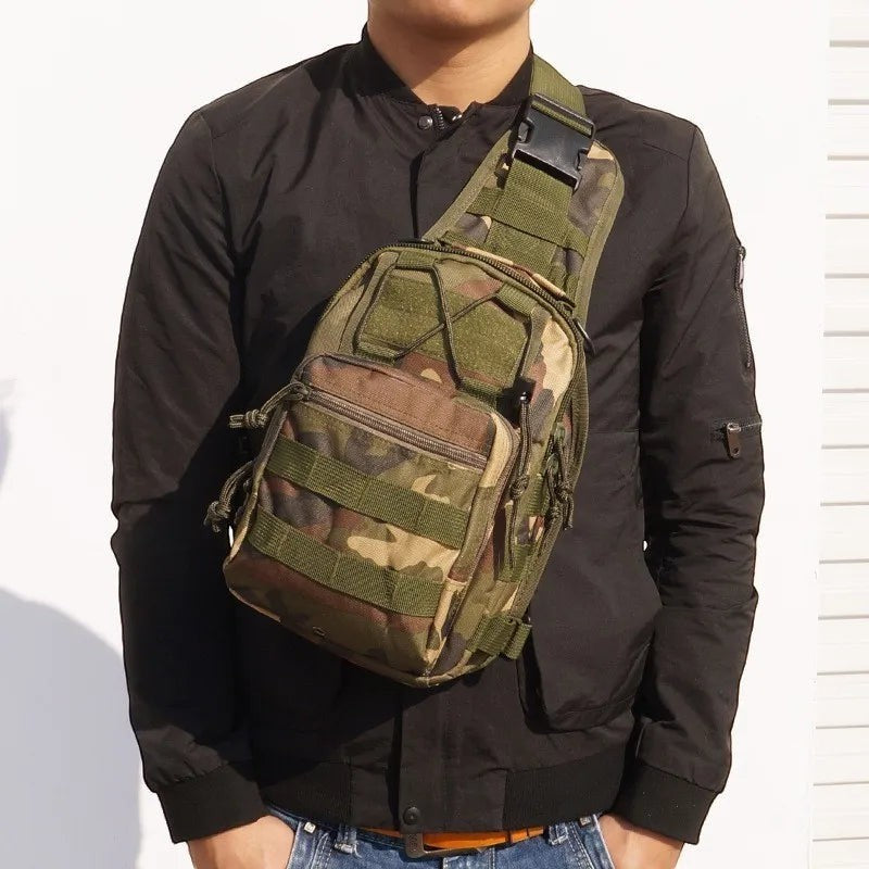 Sac à bandoulière tactique Passion Randonnée à motif camouflage, en nylon 600D, doté de nombreuses poches, conçu pour la randonnée et les activités de plein air.