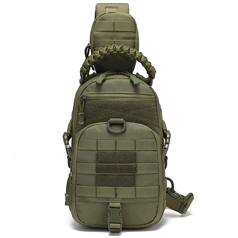 Sac à dos bandoulière tactique vert Passion Randonnée, imperméable, avec système MOLLE et poignée en paracorde.