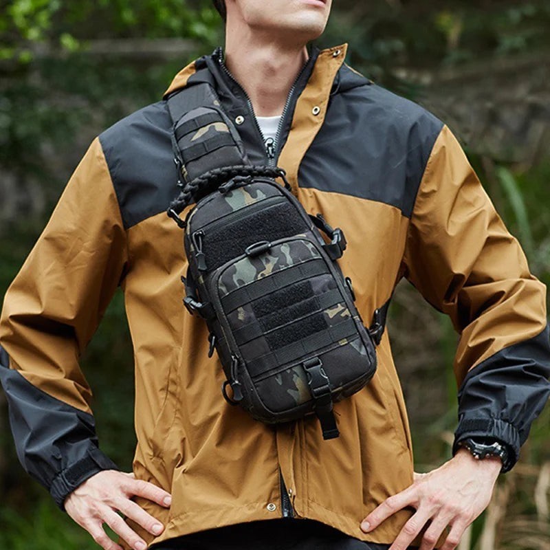 Sac de poitrine tactique Passion Randonnée, en nylon camouflage noir, imperméable, pour la randonnée, la pêche et le vélo.