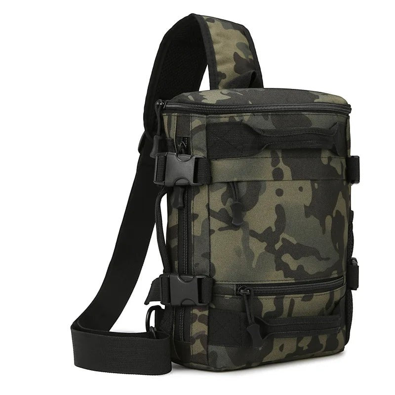 Sac de poitrine tactique compact Passion Randonnée en tissu Oxford camouflage, avec sangle réglable et multiples boucles.