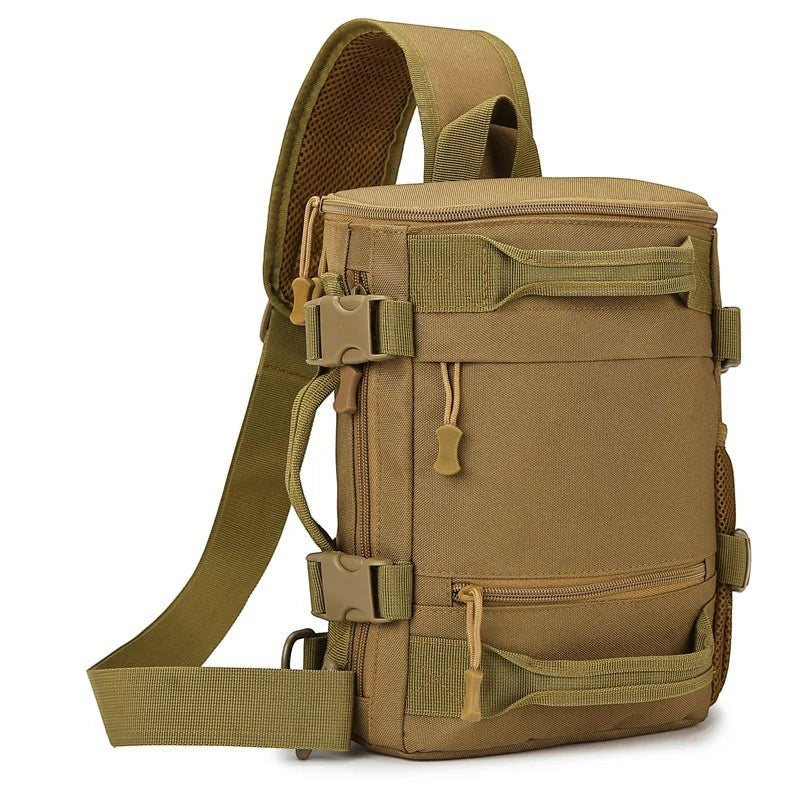 Sac de poitrine tactique compact Passion Randonnée en tissu Oxford beige, avec une sangle réglable et de nombreuses poches.