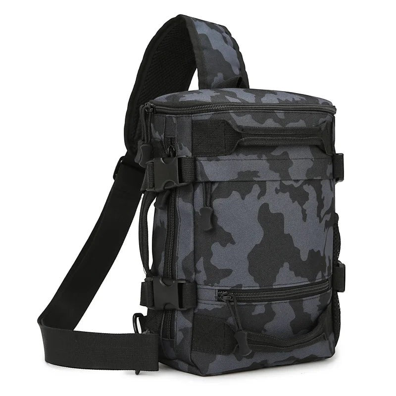 Sac de poitrine tactique compact Passion Randonnée, en tissu Oxford camouflage gris, avec bandoulière réglable.