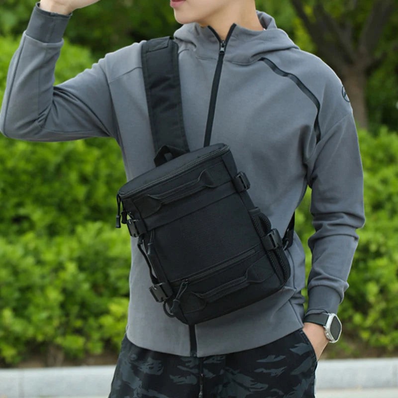Sac de poitrine tactique noir Passion Randonnée, en tissu Oxford résistant, avec bandoulière réglable, idéal pour la randonnée, le vélo et un usage quotidien.