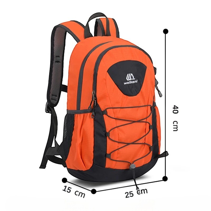 Sac à dos de randonnée léger Passion Randonnée en nylon orange, avec des touches de noir et des cordons élastiques.