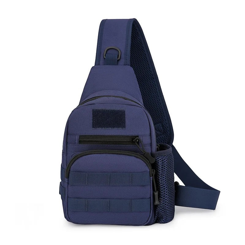 Sac à bandoulière Passion Randonnée en nylon bleu marine, avec porte-bouteille et multiples poches.