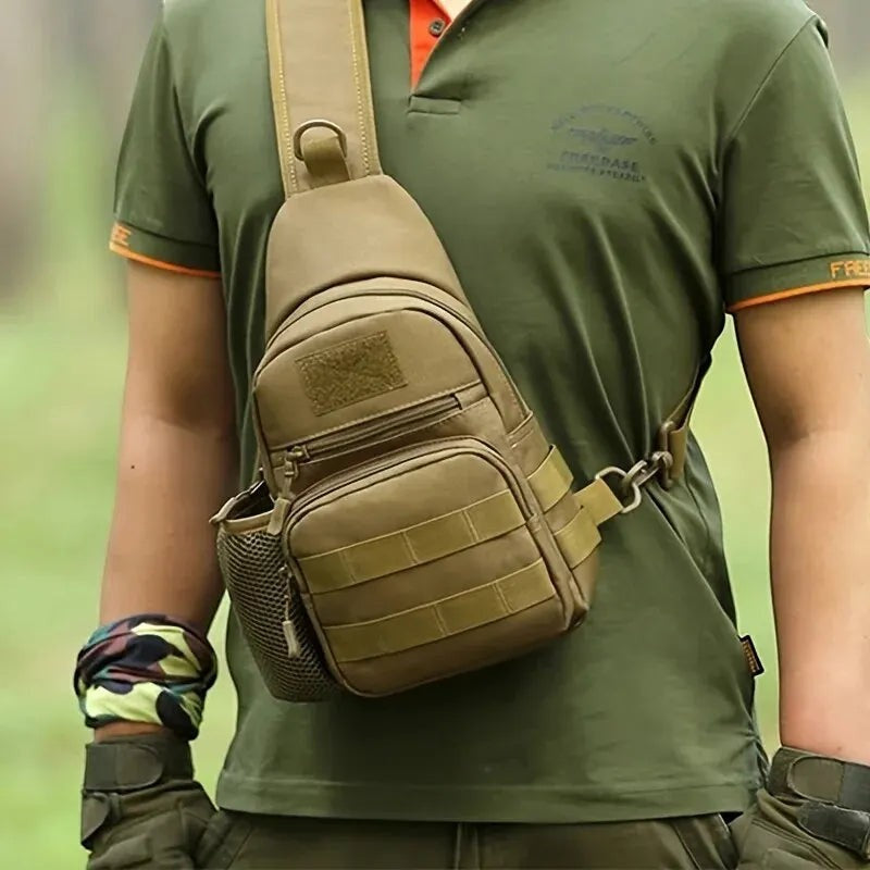 Sac à bandoulière tactique Passion Randonnée en nylon marron, avec porte-bouteille en filet et sangles MOLLE.