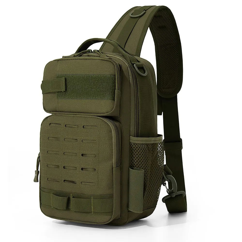 Sac bandoulière tactique Passion Randonnée vert olive, en tissu Oxford résistant, avec plusieurs compartiments et une bandoulière rembourrée.