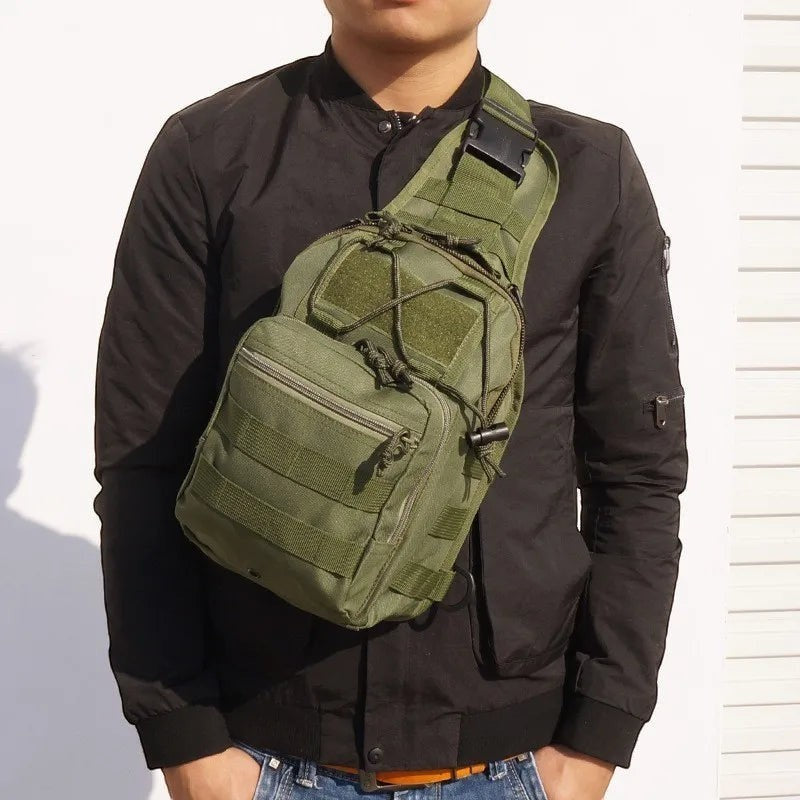 Sac à bandoulière tactique vert « Passion Randonnée » doté de nombreuses poches, fabriqué en toile 600D résistante.