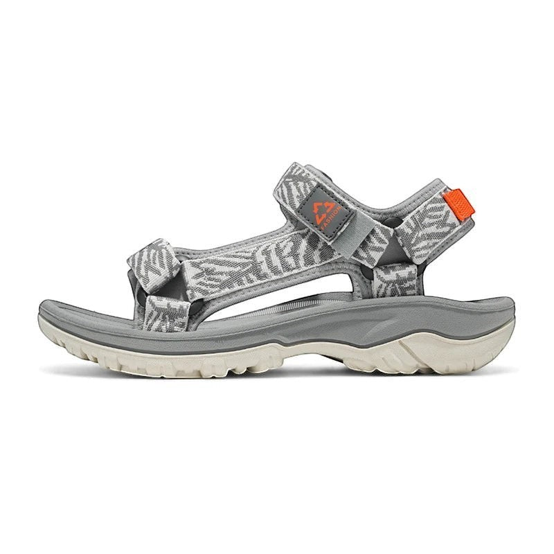 Sandales de randonnée pour femme Passion Randonnée, gris à motifs, avec sangles réglables et semelle adhérente.