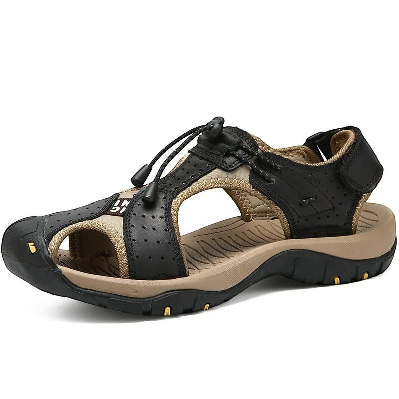 Sandales gladiateur pour homme Passion Randonnée en cuir noir et marron clair, avec fermeture velcro et cordon de serrage réglable.