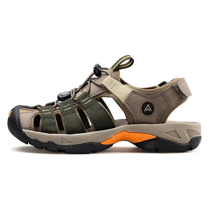 Sandales de randonnée pour homme Passion Randonnée, respirantes, de couleur kaki et vert olive, avec des touches de couleur orange et des sangles réglables.