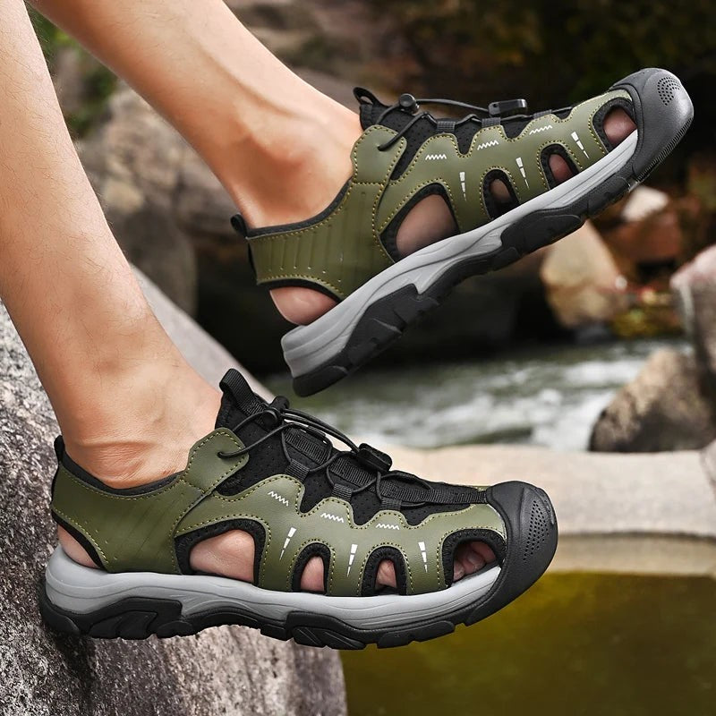 Sandales de randonnée pour homme Passion Randonnée, à semelle renforcée, en vert olive et noir, avec des sangles réglables et une maille respirante.