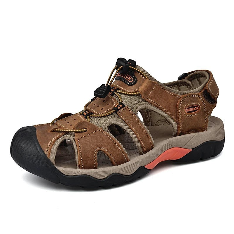 Sandales de randonnée en cuir marron pour homme de la marque Passion Randonnée, dotées d'une maille respirante et de sangles réglables.