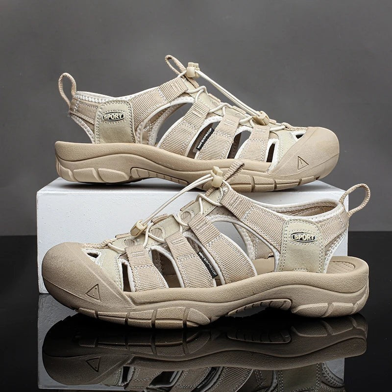 Sandales de randonnée pour homme Passion Randonnée, en matière synthétique respirante de couleur beige, avec système de laçage rapide et semelle en caoutchouc.