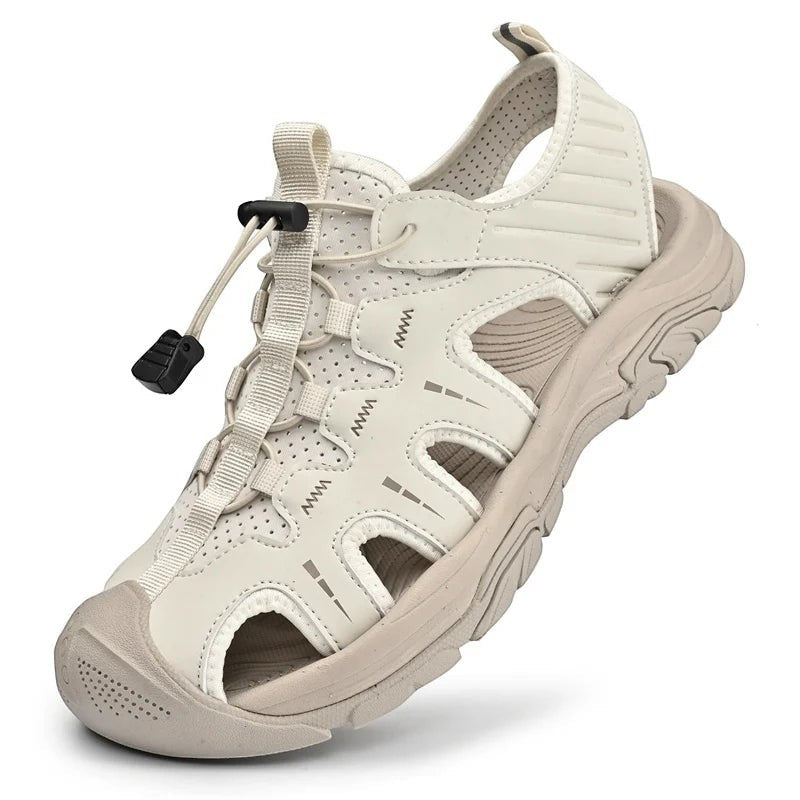Sandales de randonnée pour homme Passion Randonnée, de couleur beige, dotées d'une semelle renforcée, de sangles réglables et d'une doublure en maille respirante.