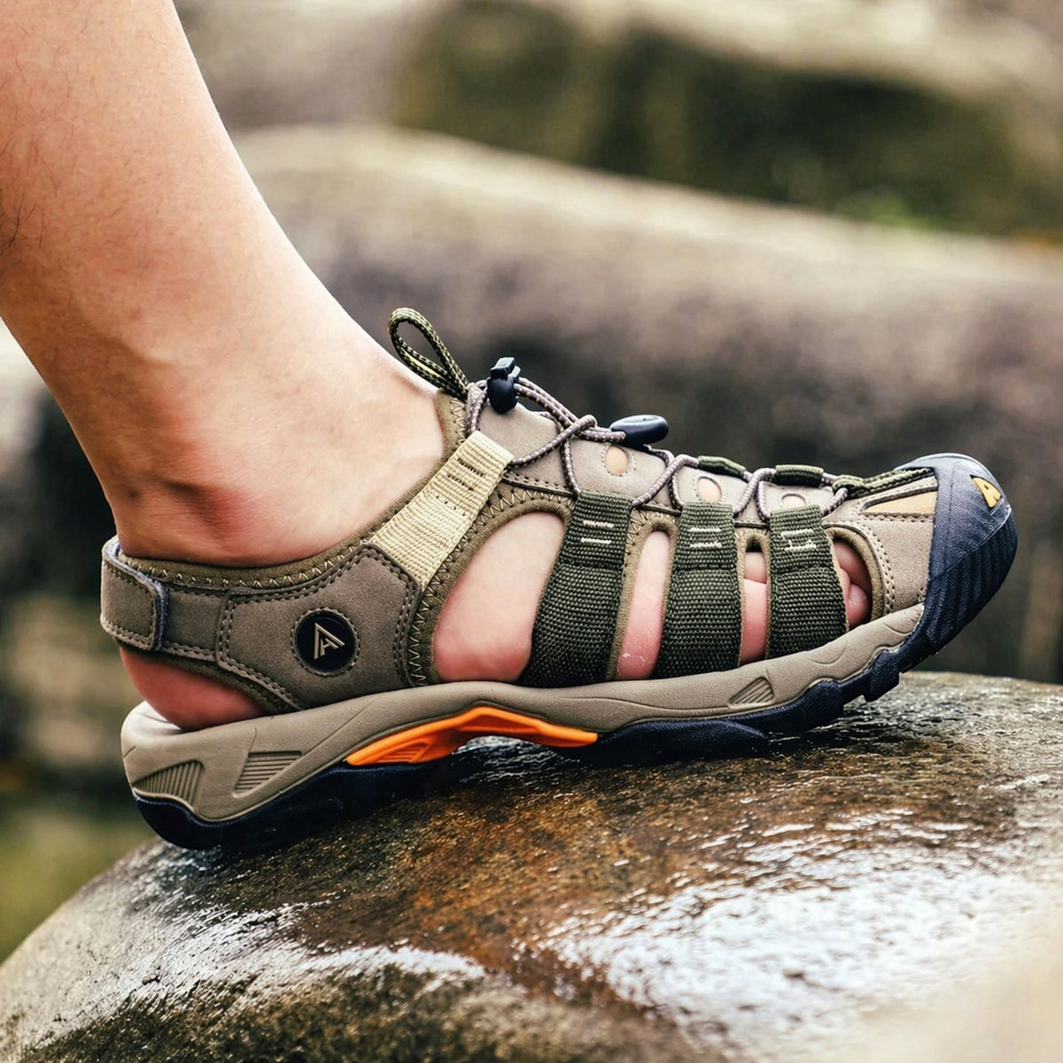 Sandales de randonnée pour homme Passion Randonnée, respirantes, de couleur kaki et vert olive, avec des sangles réglables et une semelle robuste.