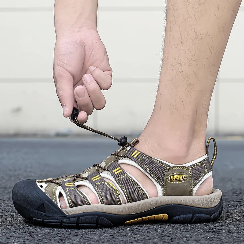 Sandales de randonnée pour homme Passion Randonnée, de couleur marron, respirantes, dotées d'un système de laçage rapide et d'une semelle en caoutchouc.