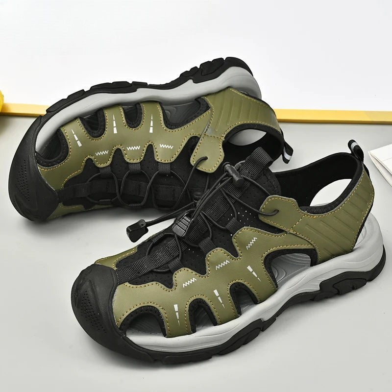 Sandales de randonnée pour homme Passion Randonnée à semelle renforcée, en vert olive et noir, en cuir synthétique résistant et dotées d'une doublure en maille respirante.