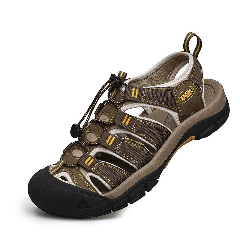 Sandales de randonnée pour homme Passion Randonnée, de couleur marron, respirantes, dotées d'un système de laçage rapide et d'une semelle en caoutchouc.