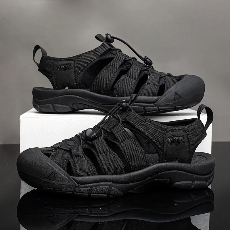 Sandales de randonnée pour homme Passion Randonnée, en matière synthétique noire, avec fermeture à clip et semelle en caoutchouc.