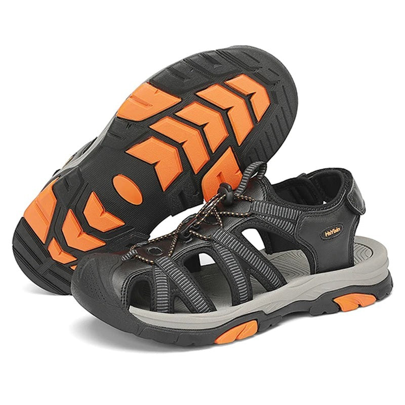 Sandales de randonnée unisexes Passion Randonnée, de couleur noire, avec des lanières grises et des touches de couleur orange. Elles présentent un bout fermé, des côtés ouverts et une semelle en caoutchouc résistante.