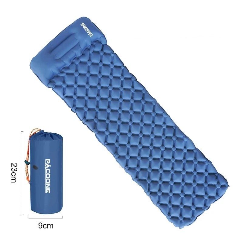 Matelas gonflable ultraléger Passion Randonnée bleu, avec matelassage en losanges, se plie pour un encombrement réduit.