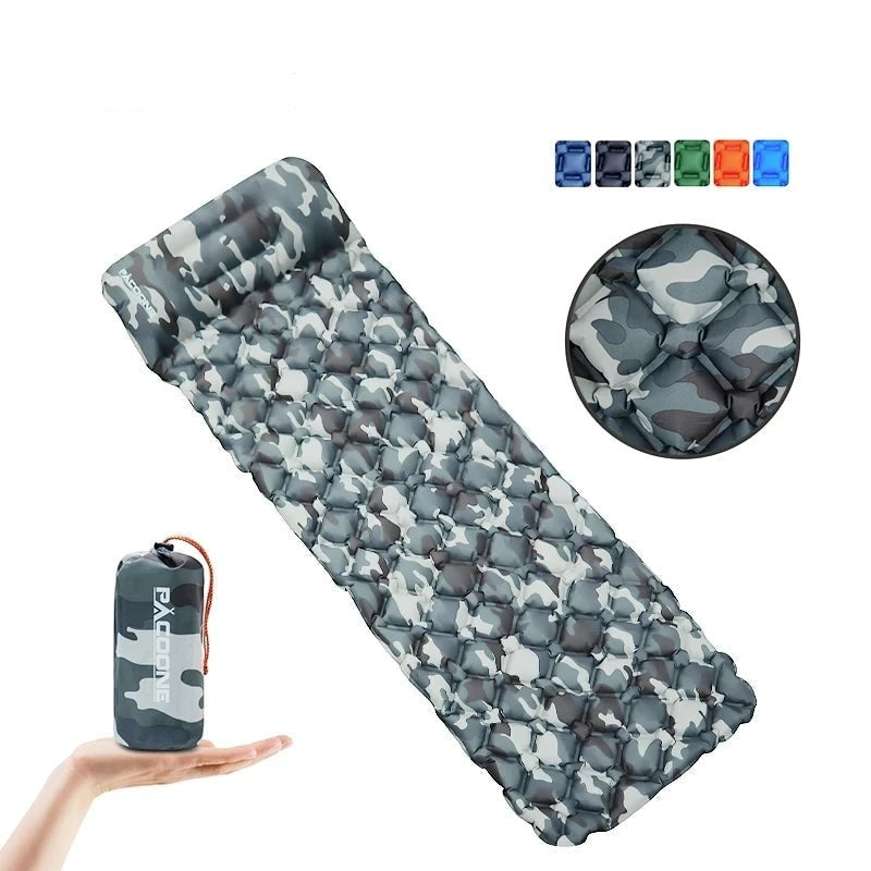 Matelas gonflable ultraléger Passion Randonnée, motif camouflage gris, en nylon résistant, se pliant pour un encombrement réduit.