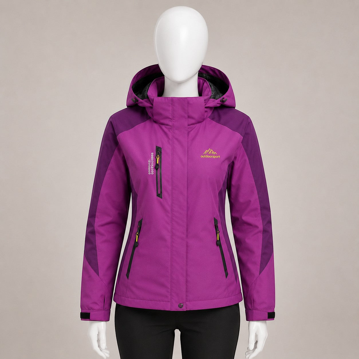 Veste femme violette Passion Randonnée avec capuche haute, poches zippées et coupe adaptée aux randonnées et balades en pleine nature.