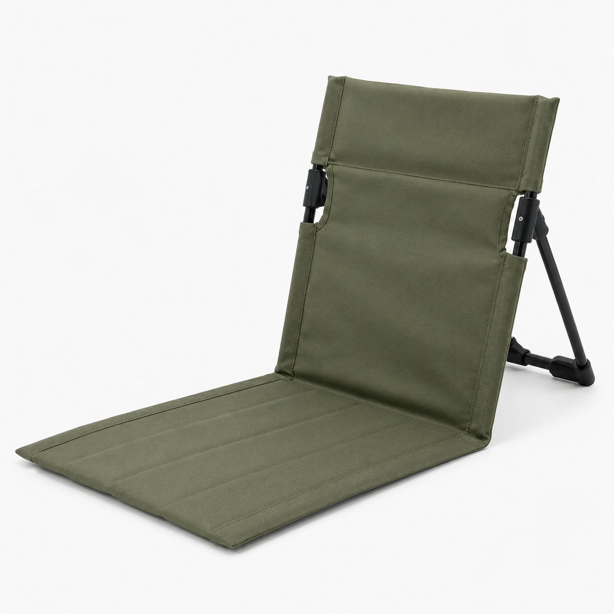 Chaise de camping legere Passion Randonnee utilisee sur sentier de montagne, pause confortable.
