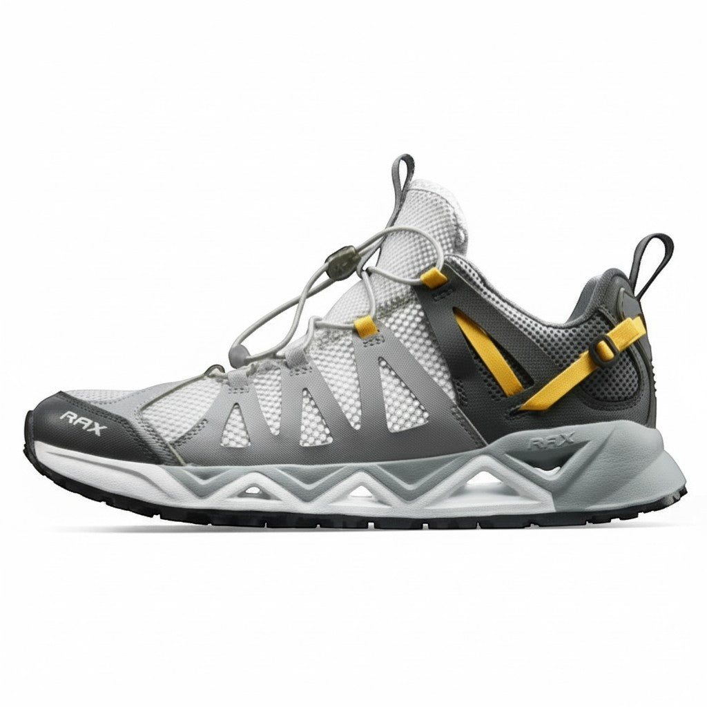 Chaussure aquatique grise et jaune Passion Randonnée vue de profil, avec renforts latéraux, laçage élastique et semelle crantée pour les sentiers humides.