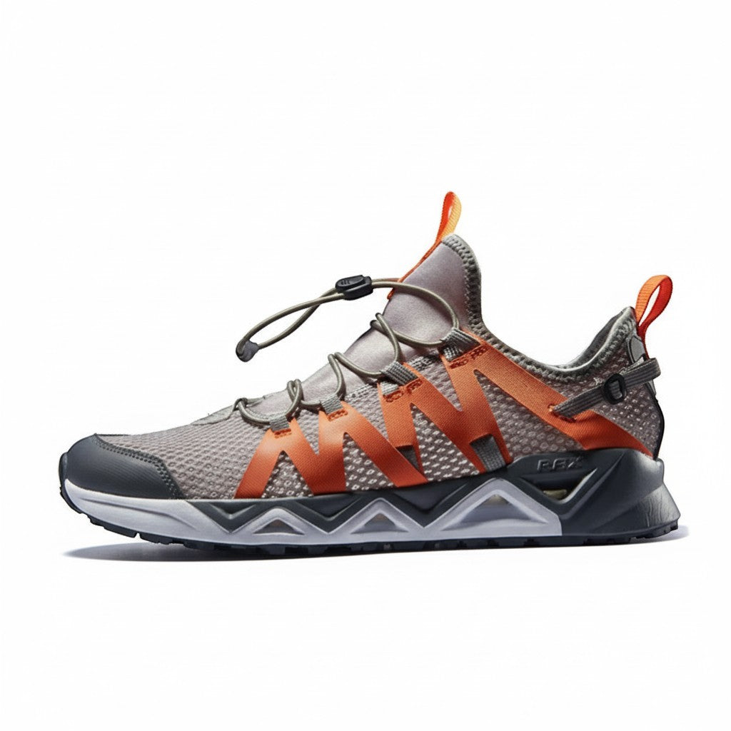 Chaussure aquatique grise et orange Passion Randonnée avec tige respirante, serrage rapide et semelle stable pour la marche, les rivières et les sorties outdoor.