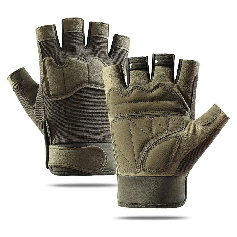 Gants randonnée demi doigts respirants anti dérapant utilisé sur sentier de montagne Passion Randonnée.